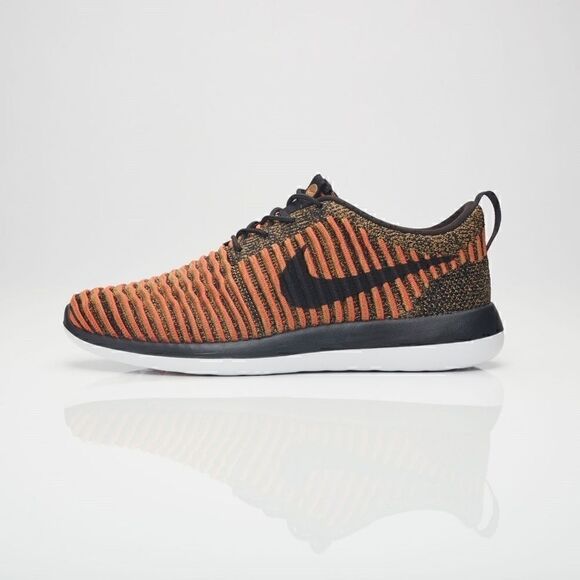 Nike Roshe Two Flyknit   - Picture 3 of 5